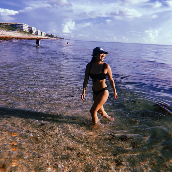 Meet your Posher, Shirley - Picture 1 of 1